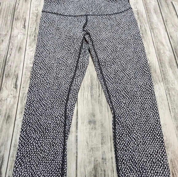 Lululemon Wonder Under Crop leggings - Picture 1 of 7